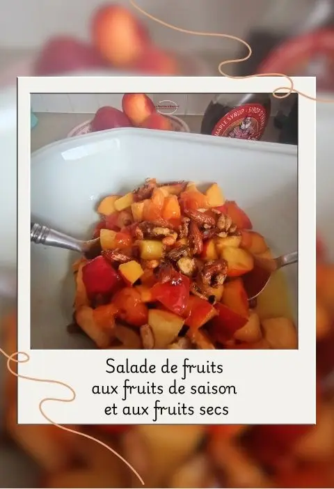 Salade de fruits aux fruits de saison et fruits secs caramélisés Salade de fruits aux fruits de saison et fruits secs caramélisés